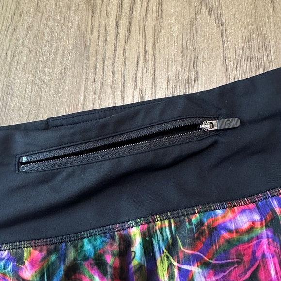 Lululemon Shorts Size 8 Black and Pink Print - Picture 7 of 10